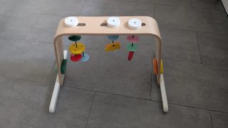 Gimnasio de madera para bebé