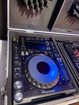 Pioneer CDJ-2000 Nexus + Flycase Walkasse