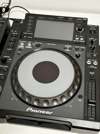 Pioneer CDJ-2000 Nexus + Flycase Walkasse