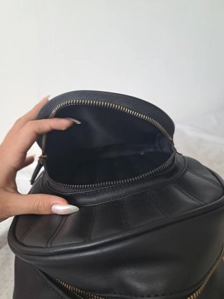 Mochila negra acolchada