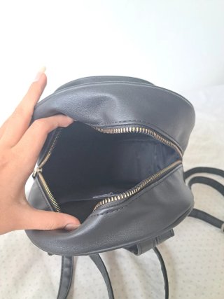 Mochila negra acolchada