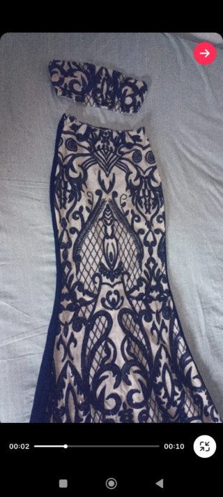 Vestido de fiesta beige y negro de brillo