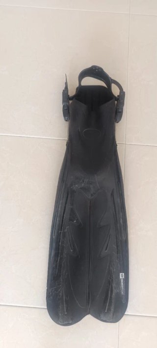 Aleta de buceo negra