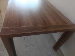 Mesa de comedor de madera extensible tiene 6 silla