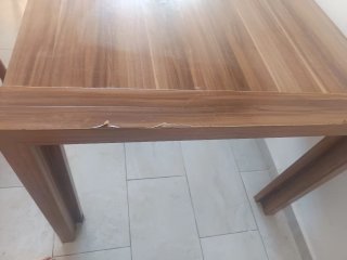 Mesa de comedor de madera extensible tiene 6 silla
