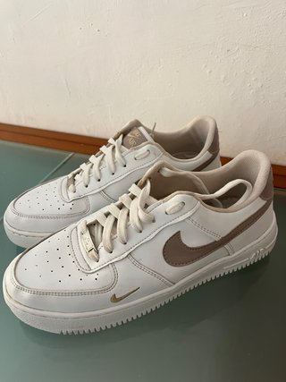 Zapatillas Nike Air Force 1 Blancas Doradas