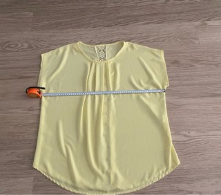Blusa amarilla oversize manga corta
