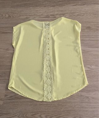 Blusa amarilla oversize manga corta