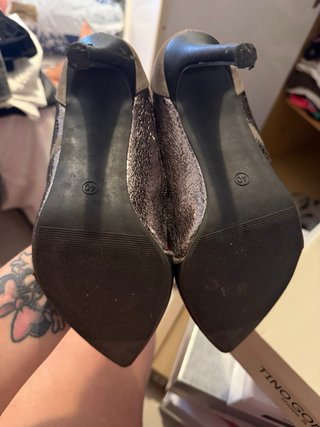 Zapatos de tacón Kiabi negros y plateados talla 40