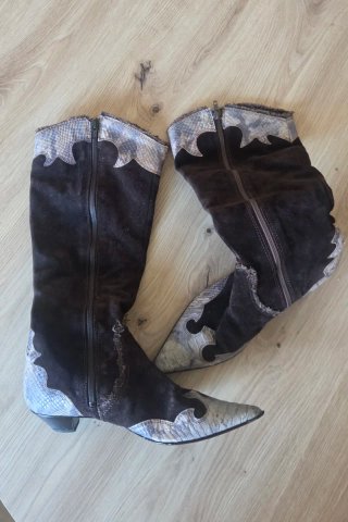 Botas camperas piel marrón y serpiente