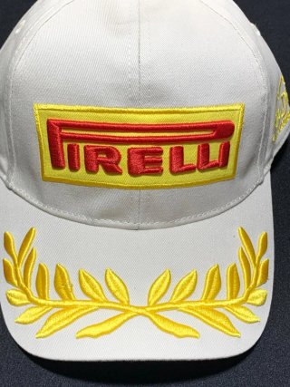 Gorra Pirelli Crema y Dorada