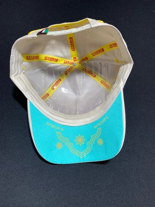 Gorra Pirelli Crema y Dorada