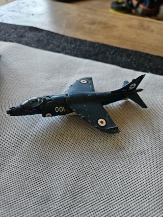 Libro de aviones y 3 maquetas