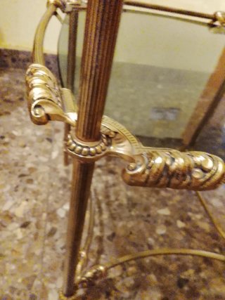 Mesa auxiliar antigua cristal y metal  y cuadro