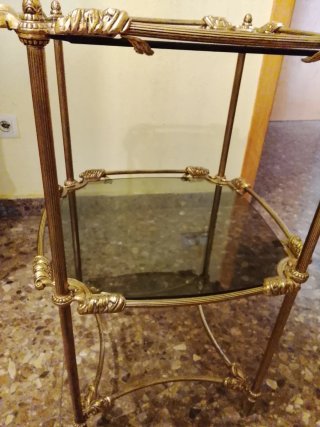 Mesa auxiliar antigua cristal y metal  y cuadro