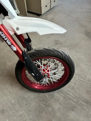 Rieju MRT 50 Trophy Supermotard Roja y Blanca