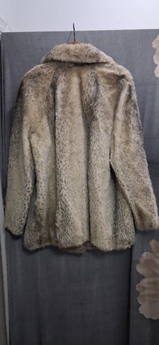 Abrigo vintage material original. y gris 6XL