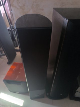 Altavoces Canton Negros y Marrones