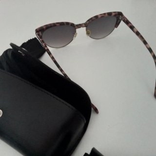 Lote 3 Gafas Sol con Estuche Duro.