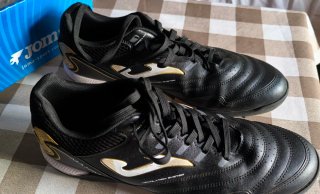 Zapatillas Joma Maxima Negras y Doradas