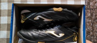 Zapatillas Joma Maxima Negras y Doradas