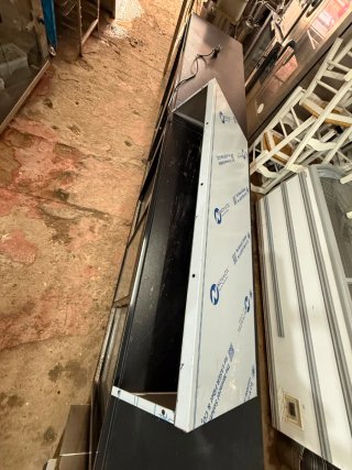 Estantería de cristal y metal