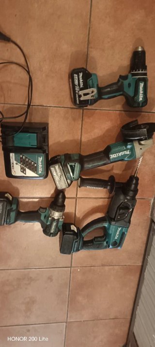 Kit Makita Taladros y Cargador tal y como se ve