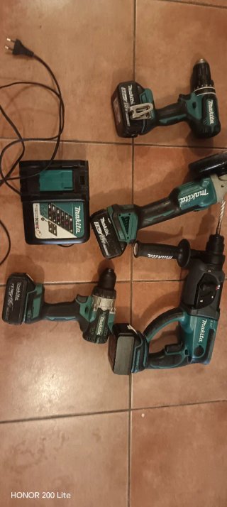Kit Makita Taladros y Cargador tal y como se ve