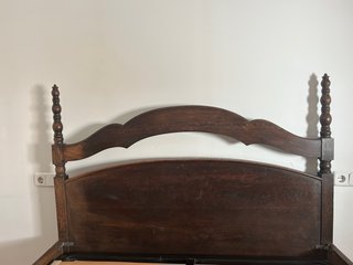 Conjunto tres piezas : cama ,butaca y mesita noch