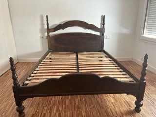 Conjunto tres piezas : cama ,butaca y mesita noch