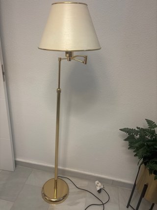 Lámpara de salón y de pie dorada