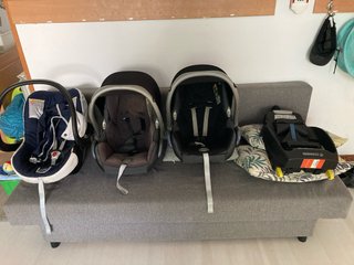 Maxi-Cosi con base Isofix y capazos