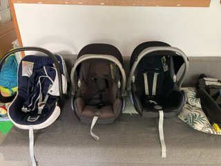 Maxi-Cosi con base Isofix y capazos