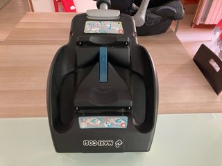 Maxi-Cosi con base Isofix y capazos
