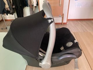 Maxi-Cosi con base Isofix y capazos