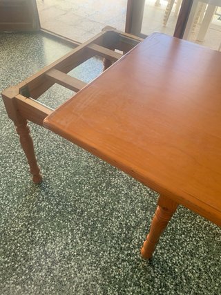 Mesa de madera cuadrada extensible