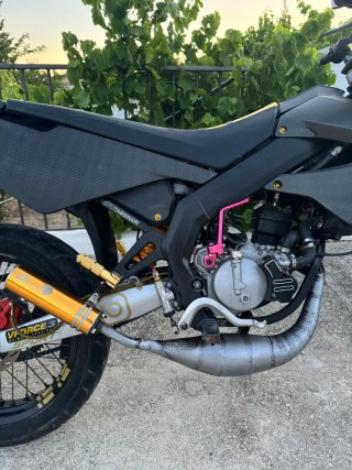 Derbi Senda Supermotard Negra y Amarilla