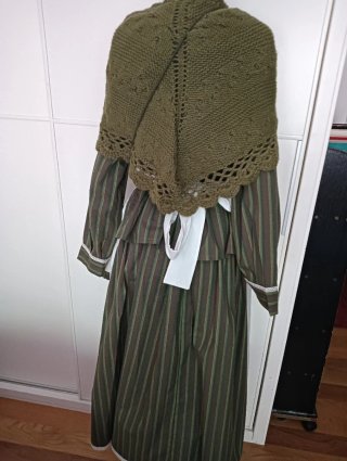 Traje de aldeana verde y blanco