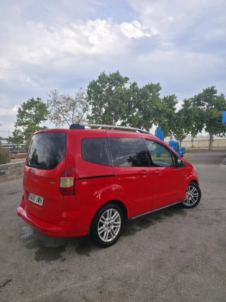 Ford Tourneo Courier ¡Distribución Recién Hecha !
