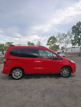 Ford Tourneo Courier ¡Distribución Recién Hecha !
