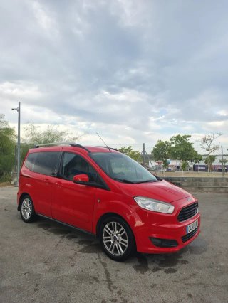 Ford Tourneo Courier ¡Distribución Recién Hecha !