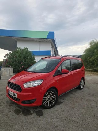 Ford Tourneo Courier ¡Distribución Recién Hecha !