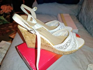 Sandalias cuña blancas encaje