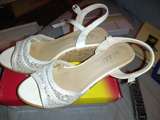 Sandalias cuña blancas encaje