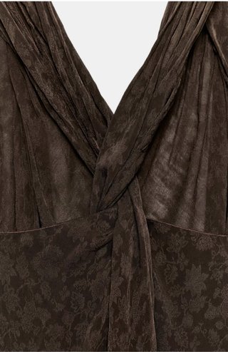 Vestido  midi Jacquard  Viral Zara