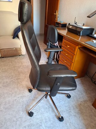 Silla de escritorio con reposacabezas