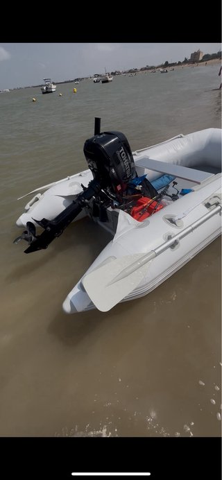 Embarcación Neumática 2.5m con Motor