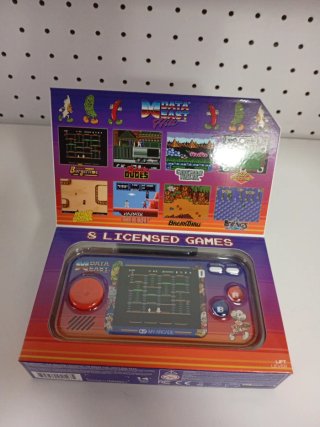 MY ARCADE Data East Pocket Player 300 juegos 41275