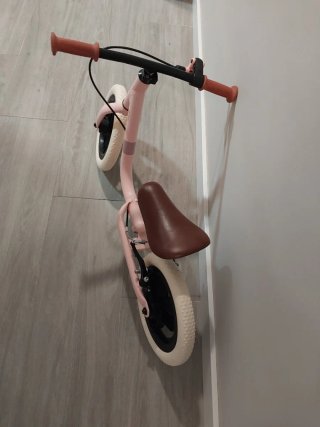 Bicicleta de equilibrio rosa