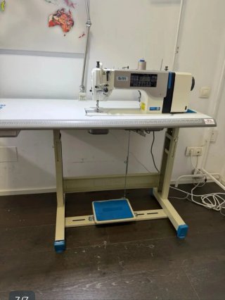 Máquina de coser industrial recta